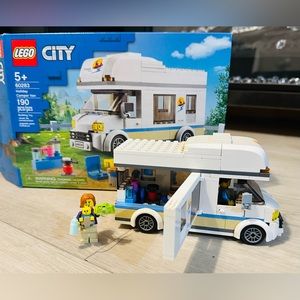 LEGO City Great Vehicles Holiday Camper Van 60283